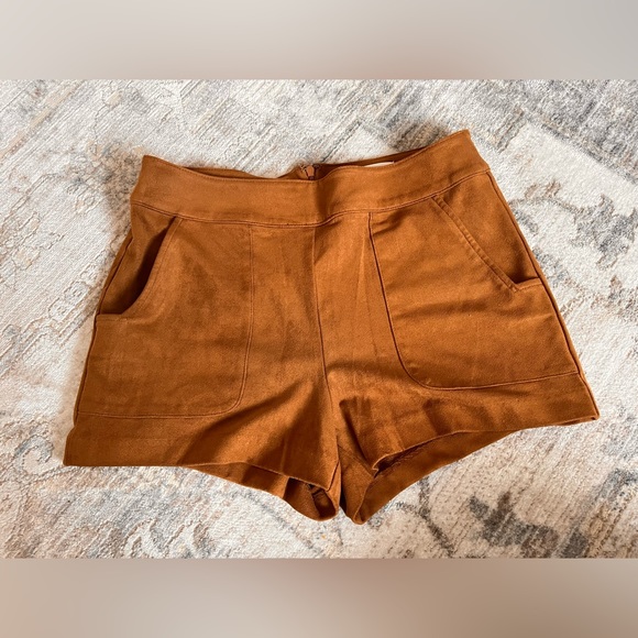 Super cute brown suede shorts ✨ - Picture 1 of 3